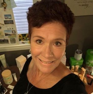 Meet your Posher, Carrie